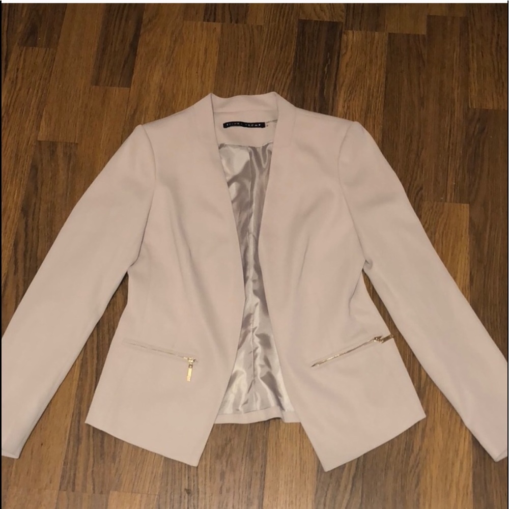 Ivanka Trump like new nude colored blazer